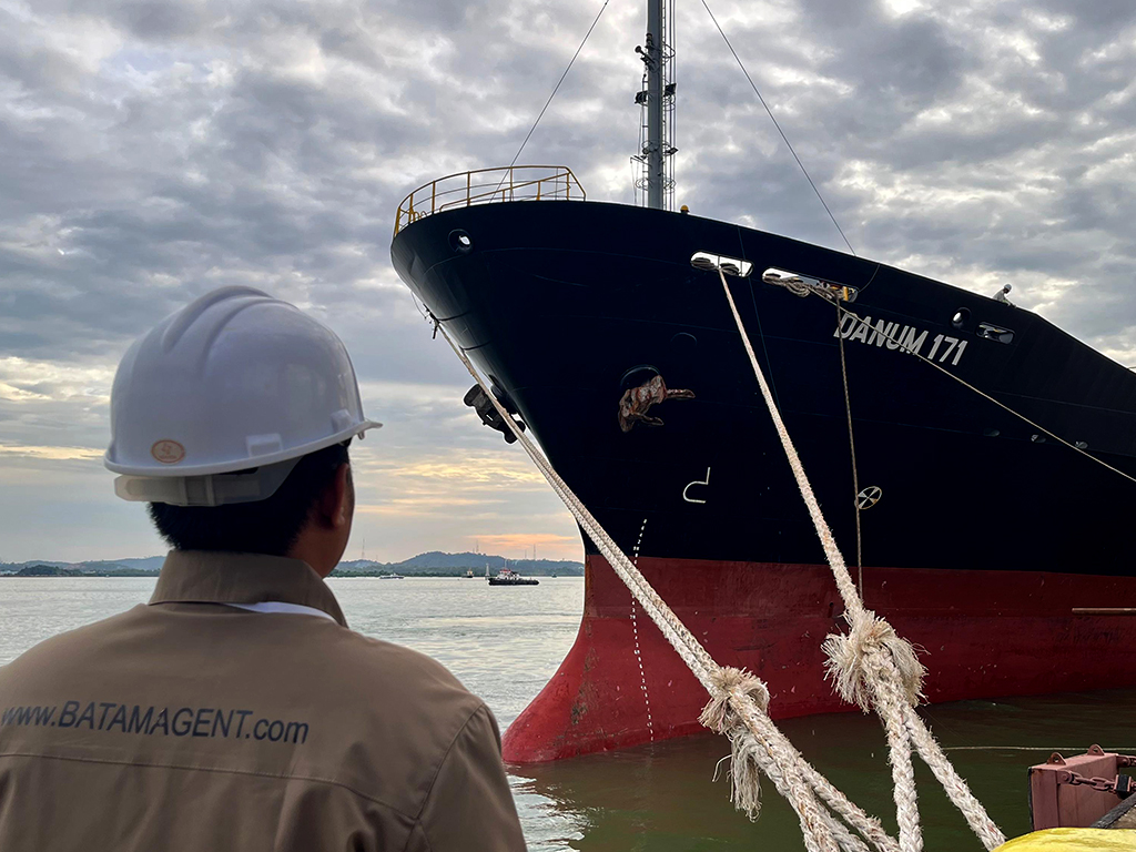 MV. Danum 171 docked at Batu Ampar Port, Batam, for Port State Control (PSC) and CIC Ballast Water Management inspection coordinated by Batam Shipping Agency.