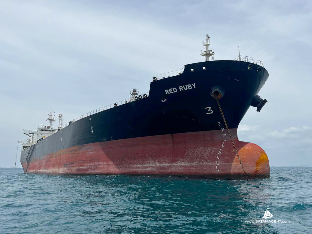 MT. Red Ruby tanker vessel operation Indonesia Teluk Kabung oil terminal