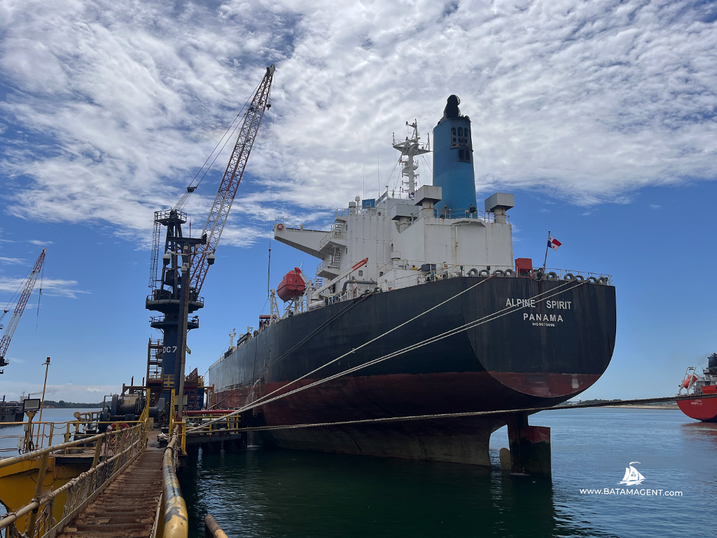 MT Alpine Spirit crude oil tanker alongside shipyard in Batam before flag change from Panama to Marshall Islands support by Batam Shipping Agency.