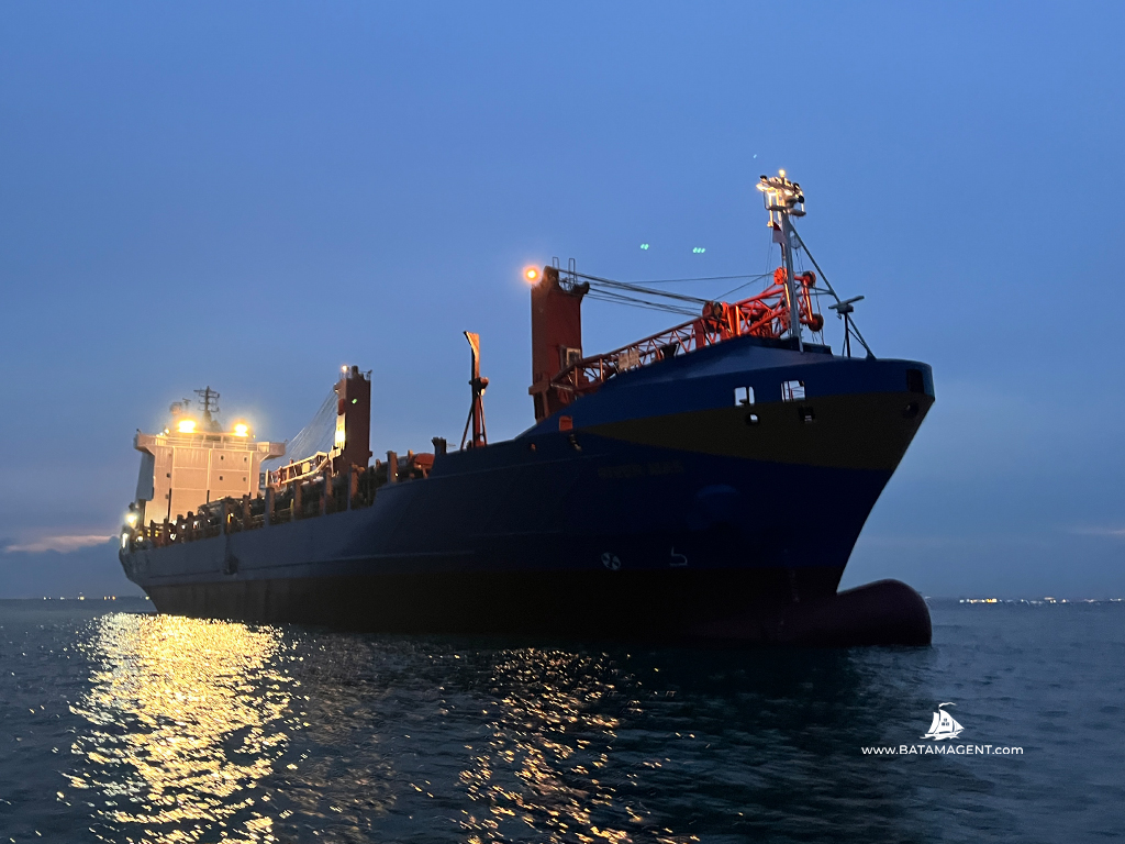 Silhouette of MV, River Mas at dusk before departing Batam for Singapore.